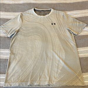 Under Armour Gray Short Sleeve Tee